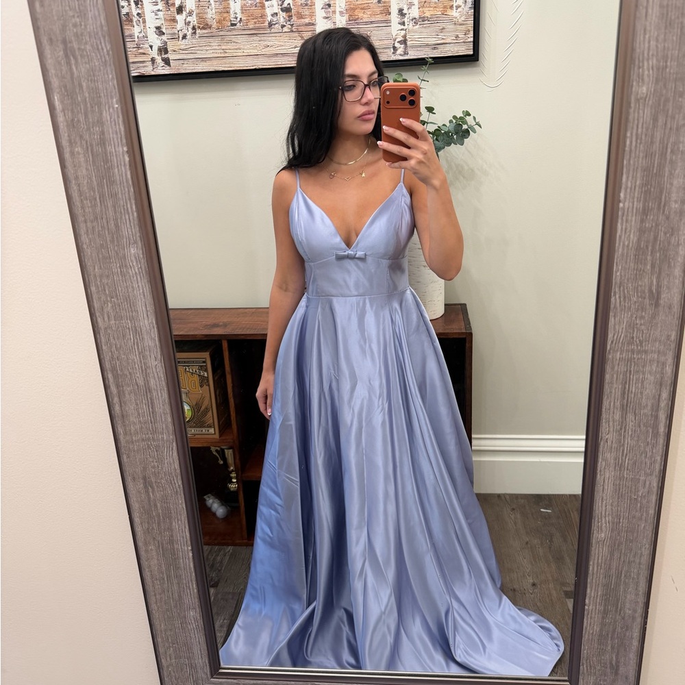 New Elegant Lavender/ Baby Purple Satin Evening Gown Dress Size Medium